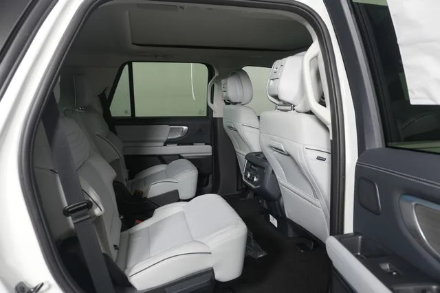New 2027 Star White Metallic Tri-Coat Ford Platinum image 27