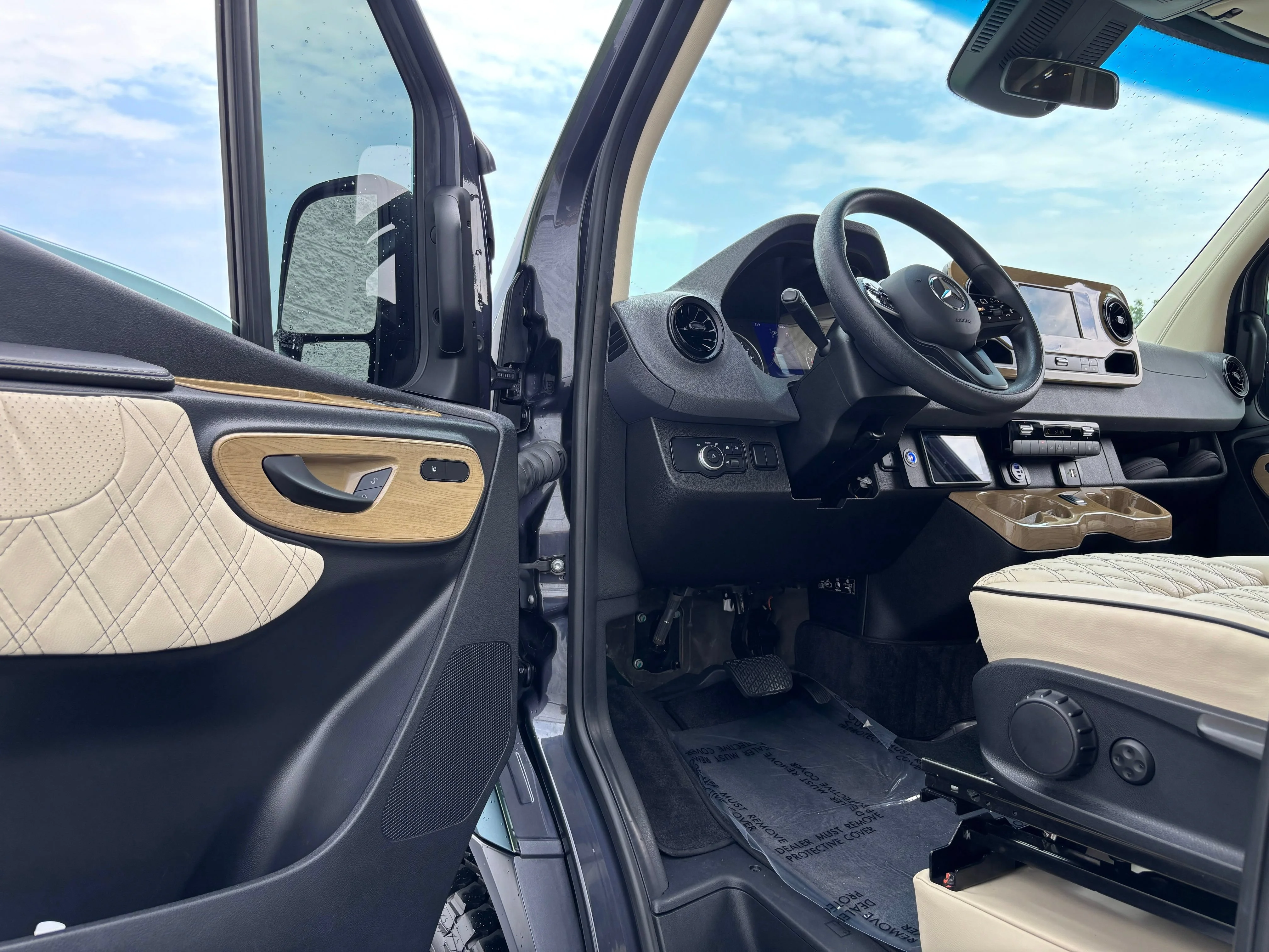 Used 2021  Mercedes-Benz  image 12