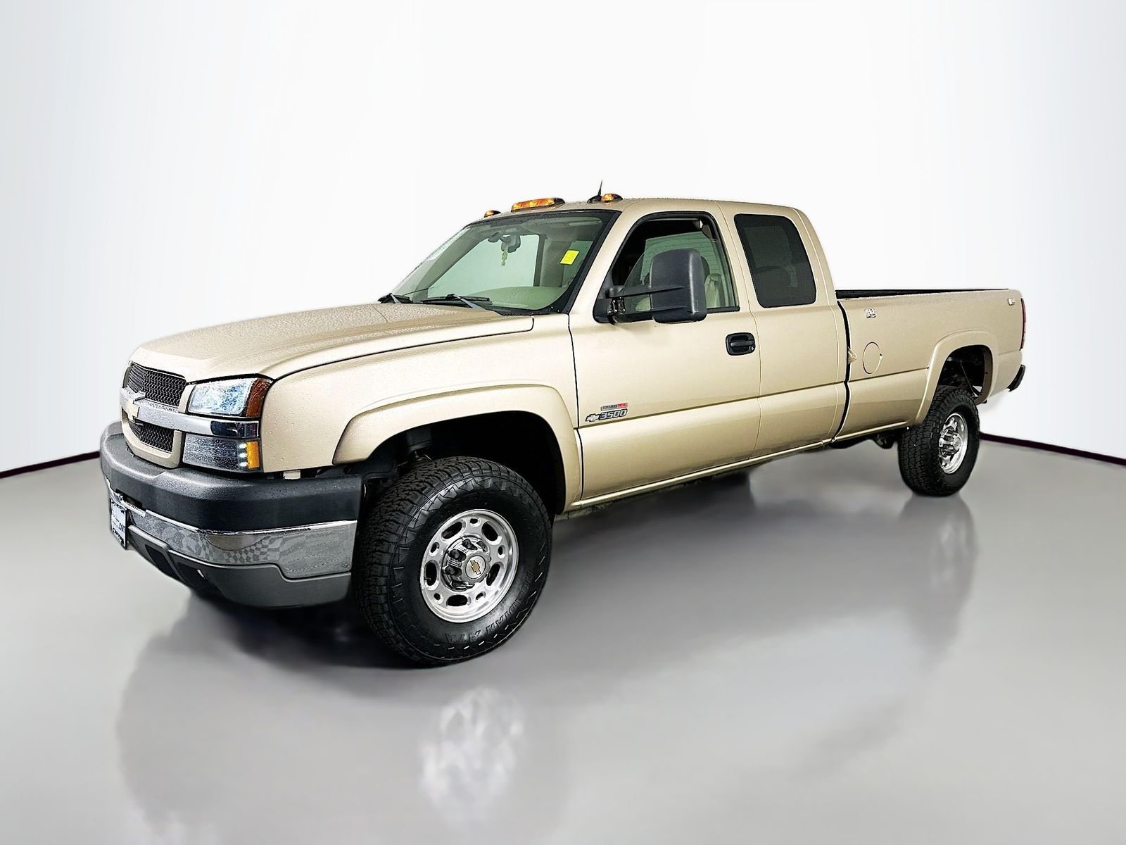 Used 2004 Sandstone Metallic Chevrolet Base image 4