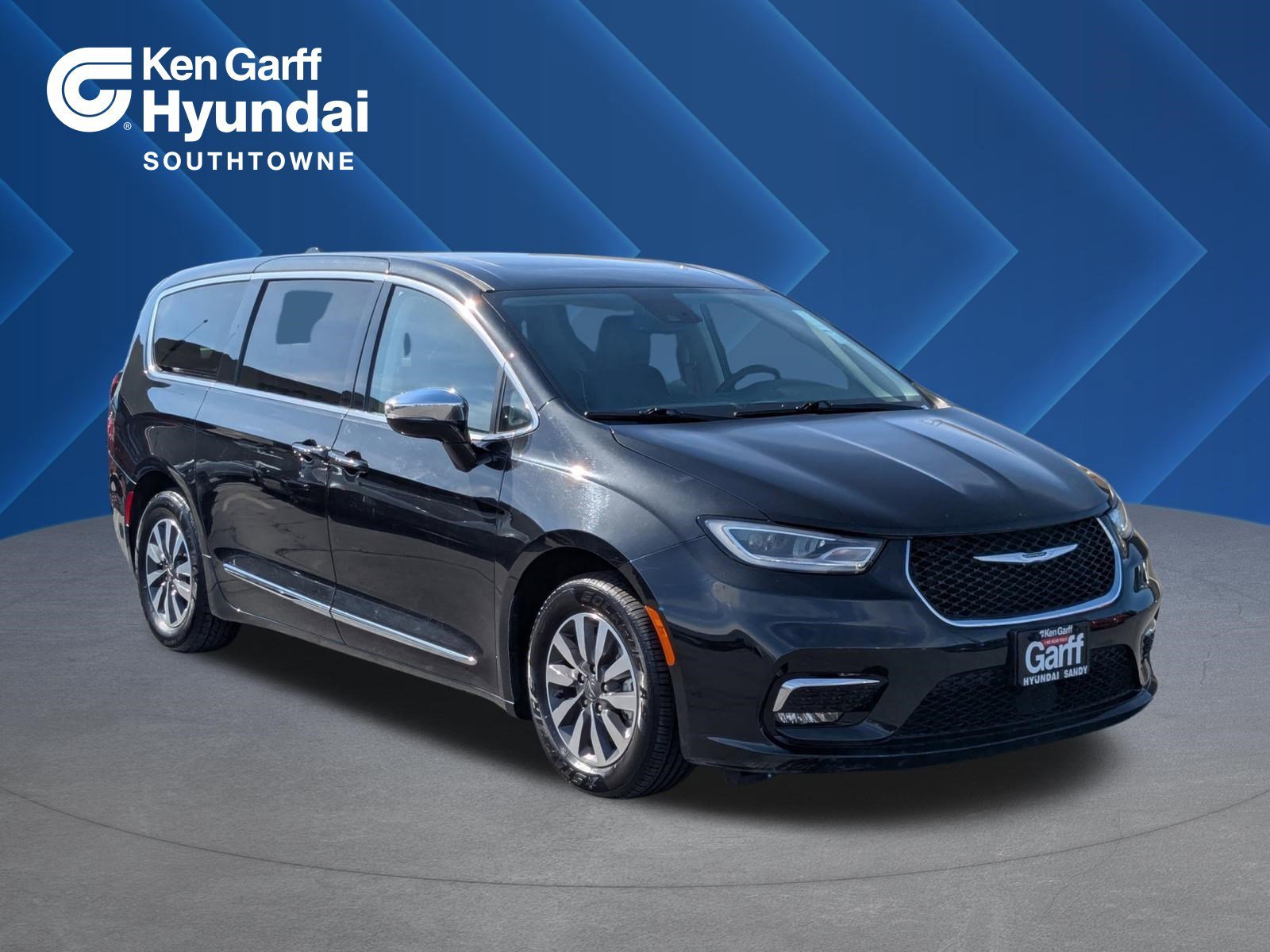 2023 Chrysler Pacifica Hybrid Limited Hybrid's photo