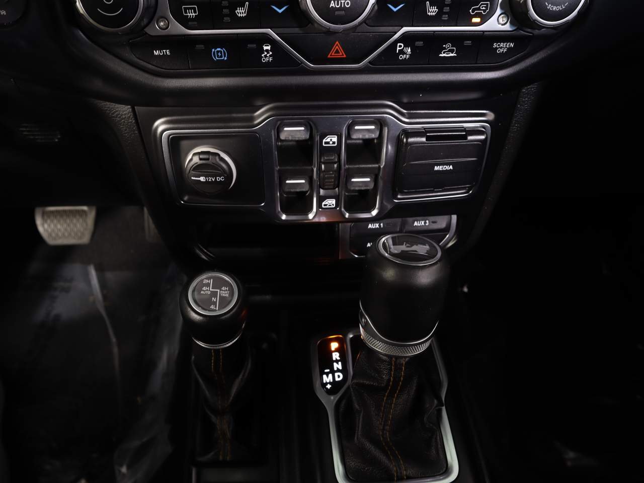 Used 2021 Gray Jeep Sahara 4xe image 9
