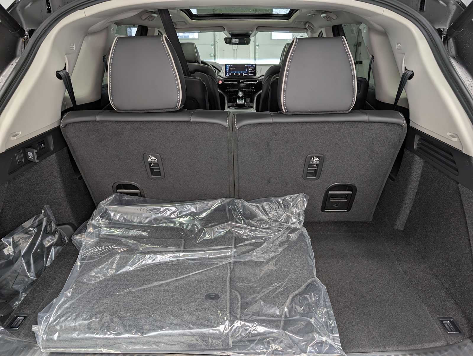 New 2026 Liquid Carbon Metallic Acura w/Advance Package image 25