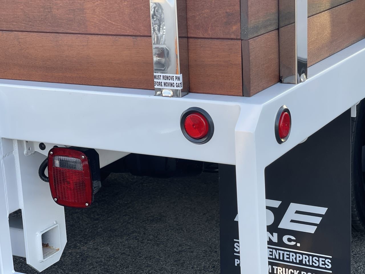 New 2026 Oxford White Ford XL image 7