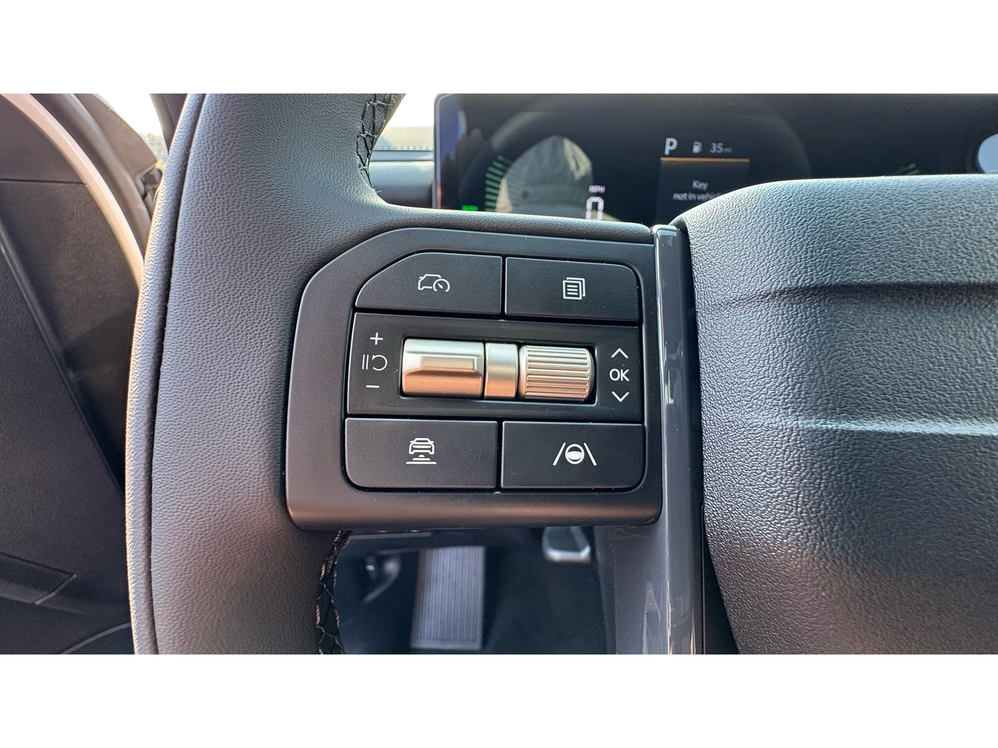 New 2027 Glacial White Pearl Kia EX image 11