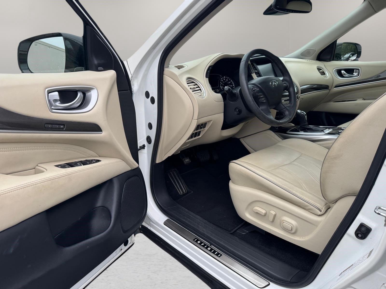 Used 2020 Majestic White INFINITI LUXE image 17