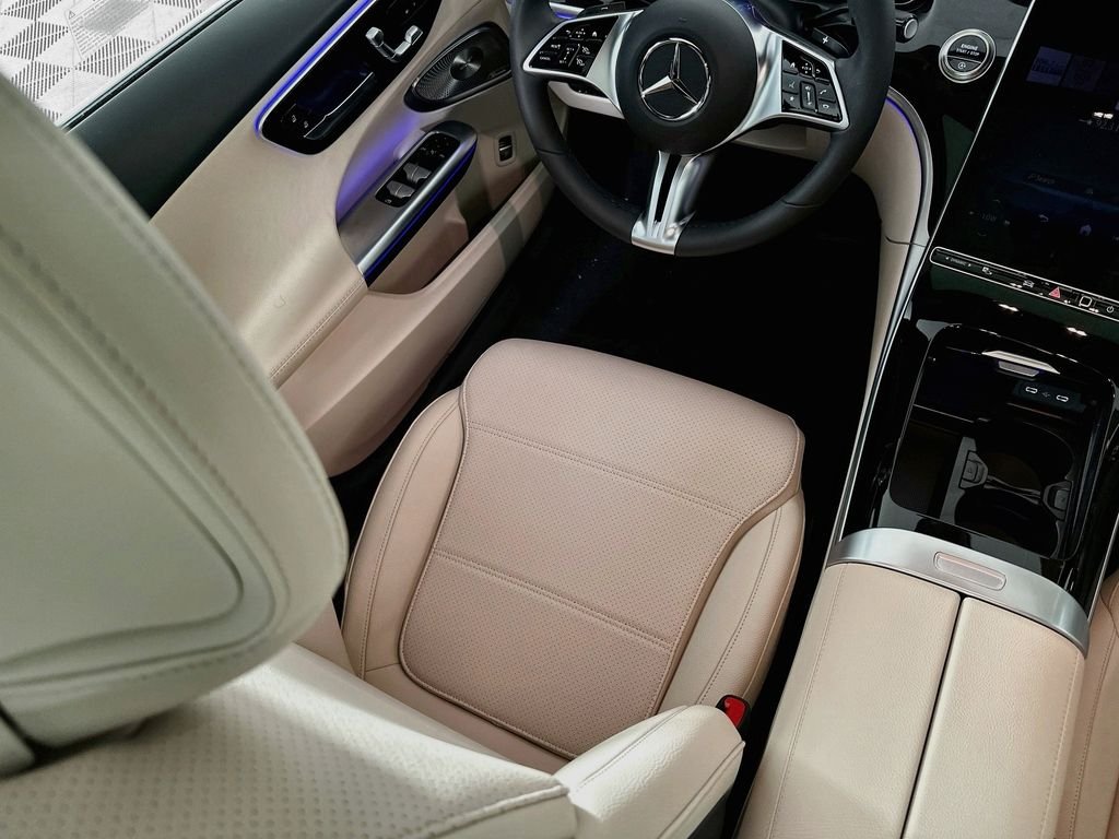 New 2026 MANUFAKTUR Patagonia Red Metallic Mercedes-Benz C 300 image 23