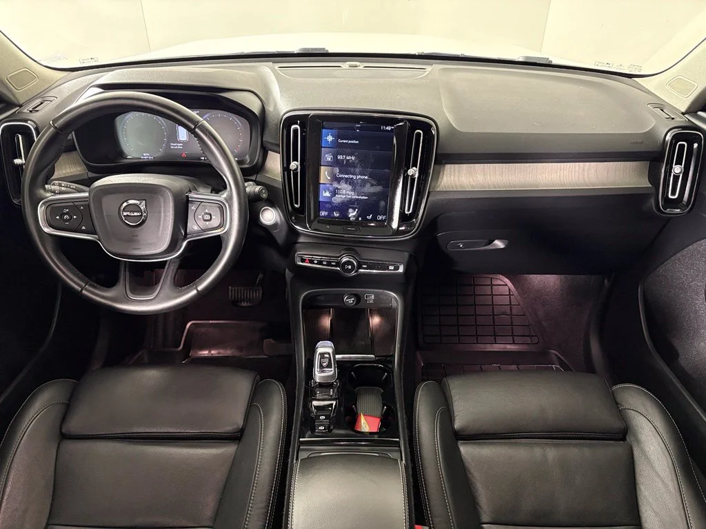 Used 2020 White Volvo T5 Inscription image 33