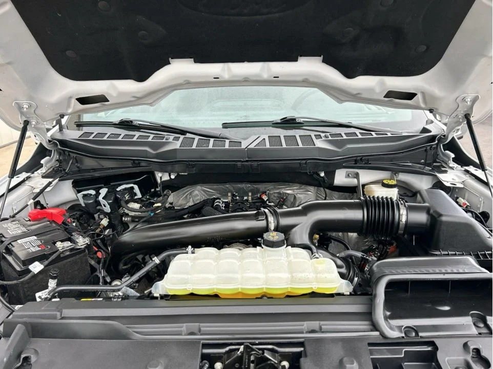 Certified Used 2024 Oxford White Ford LARIAT image 3