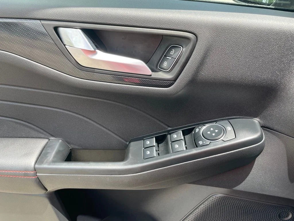 2026 Ford Escape ST-Line - Photo 17
