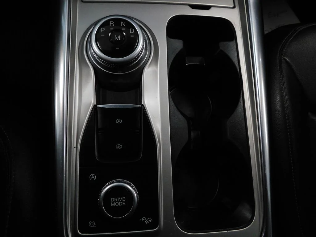 Used 2020 Agate Black Metallic Ford XLT image 28
