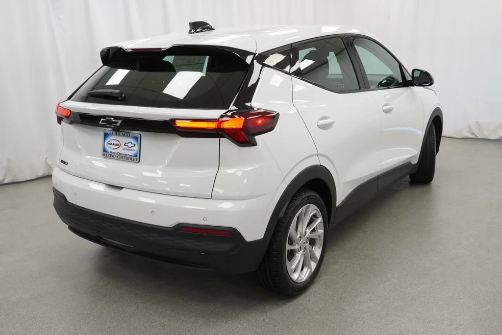 New 2027 Summit White Chevrolet LT image 3