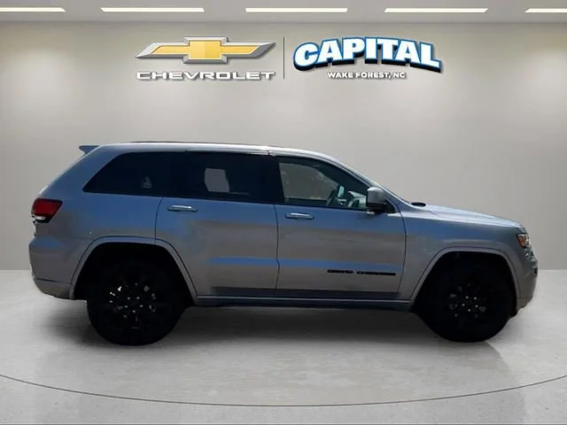 Used 2019 Silver Jeep Altitude 4x4 image 6