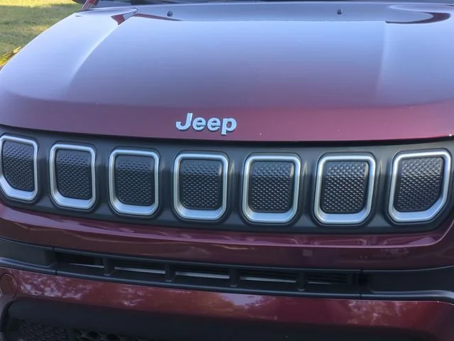 Used 2022 Red Jeep Latitude Lux image 24