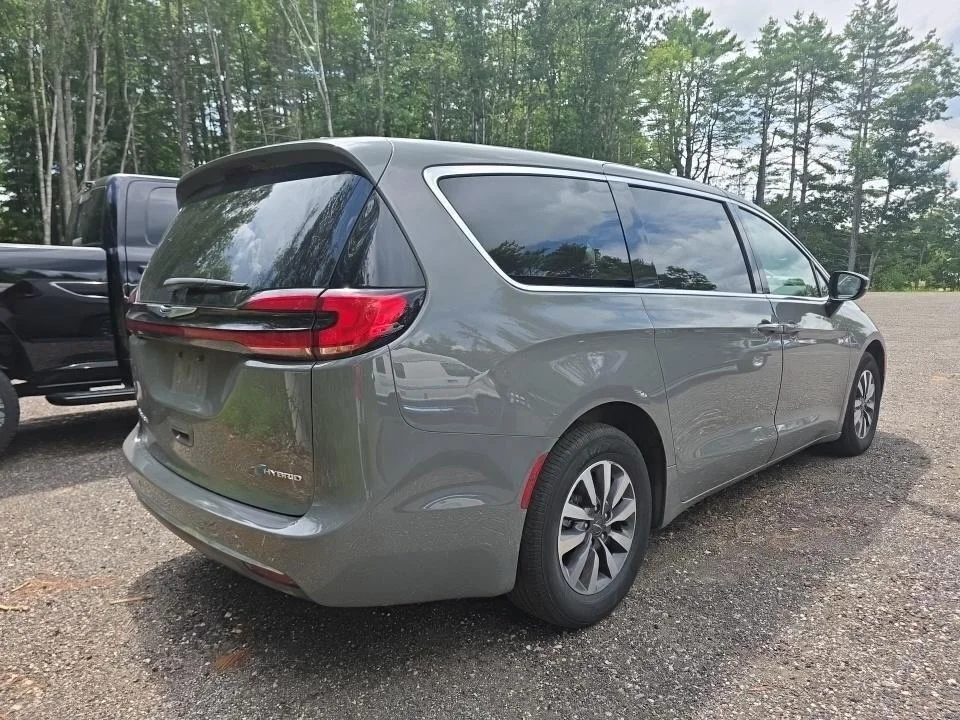 Used 2023 Ceramic Gray Clearcoat Chrysler Hybrid Touring L image 3
