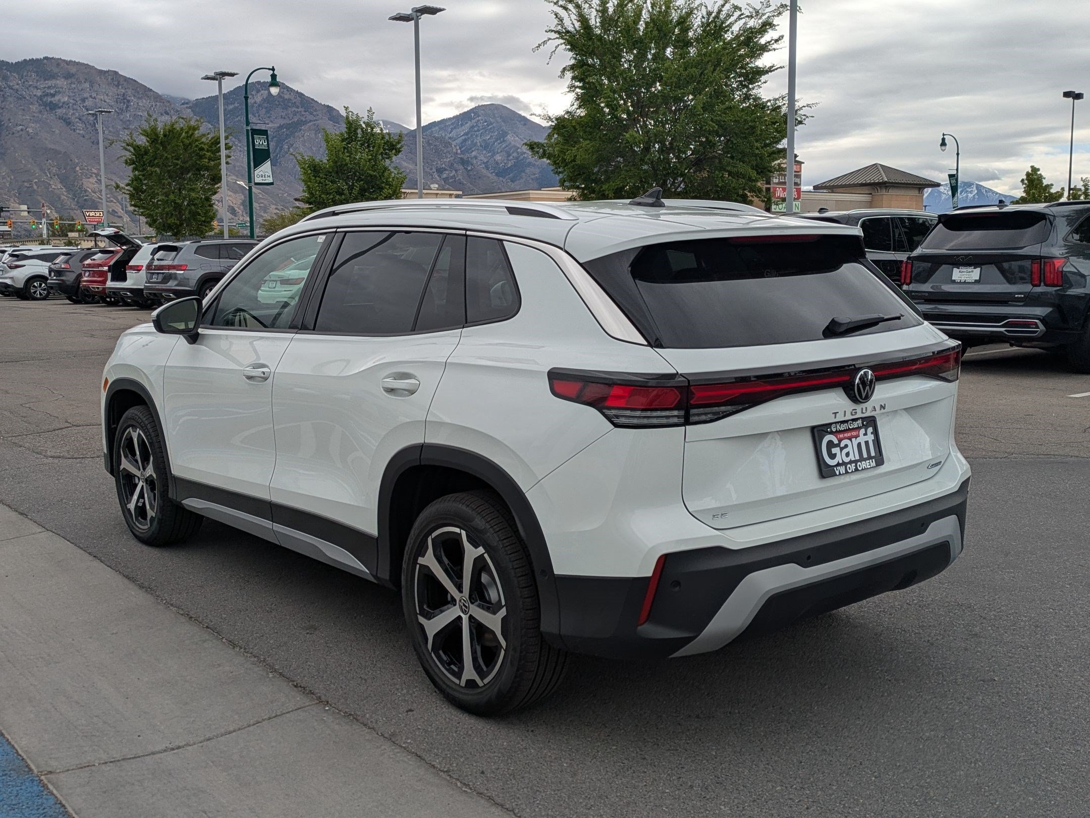 New 2026 Pure White Volkswagen SE image 5