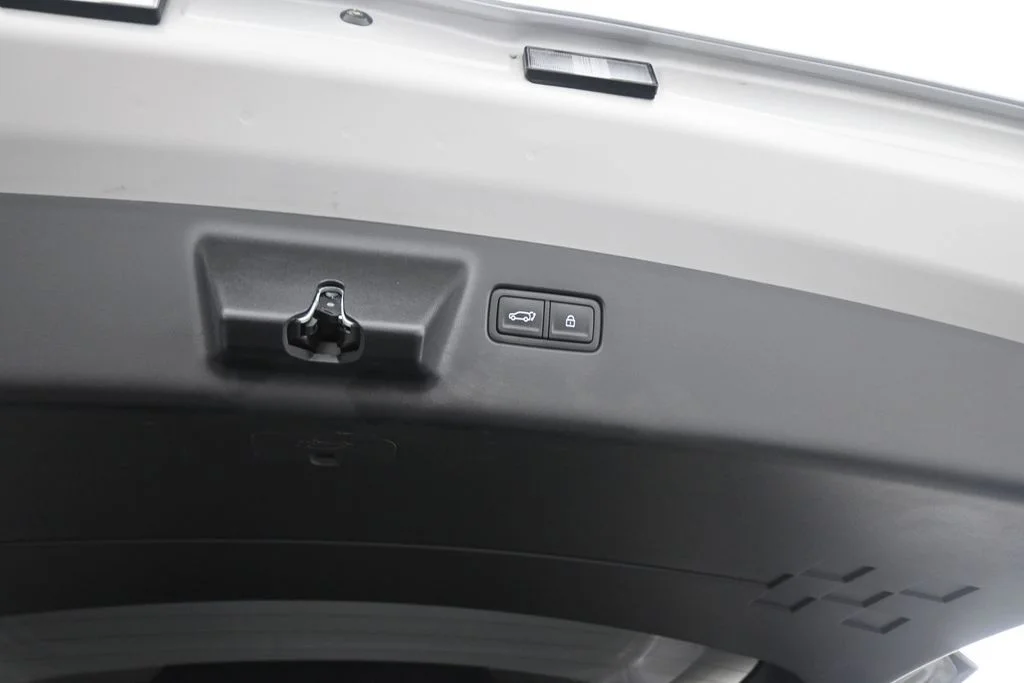 Used 2024 Silver Hyundai SE image 44