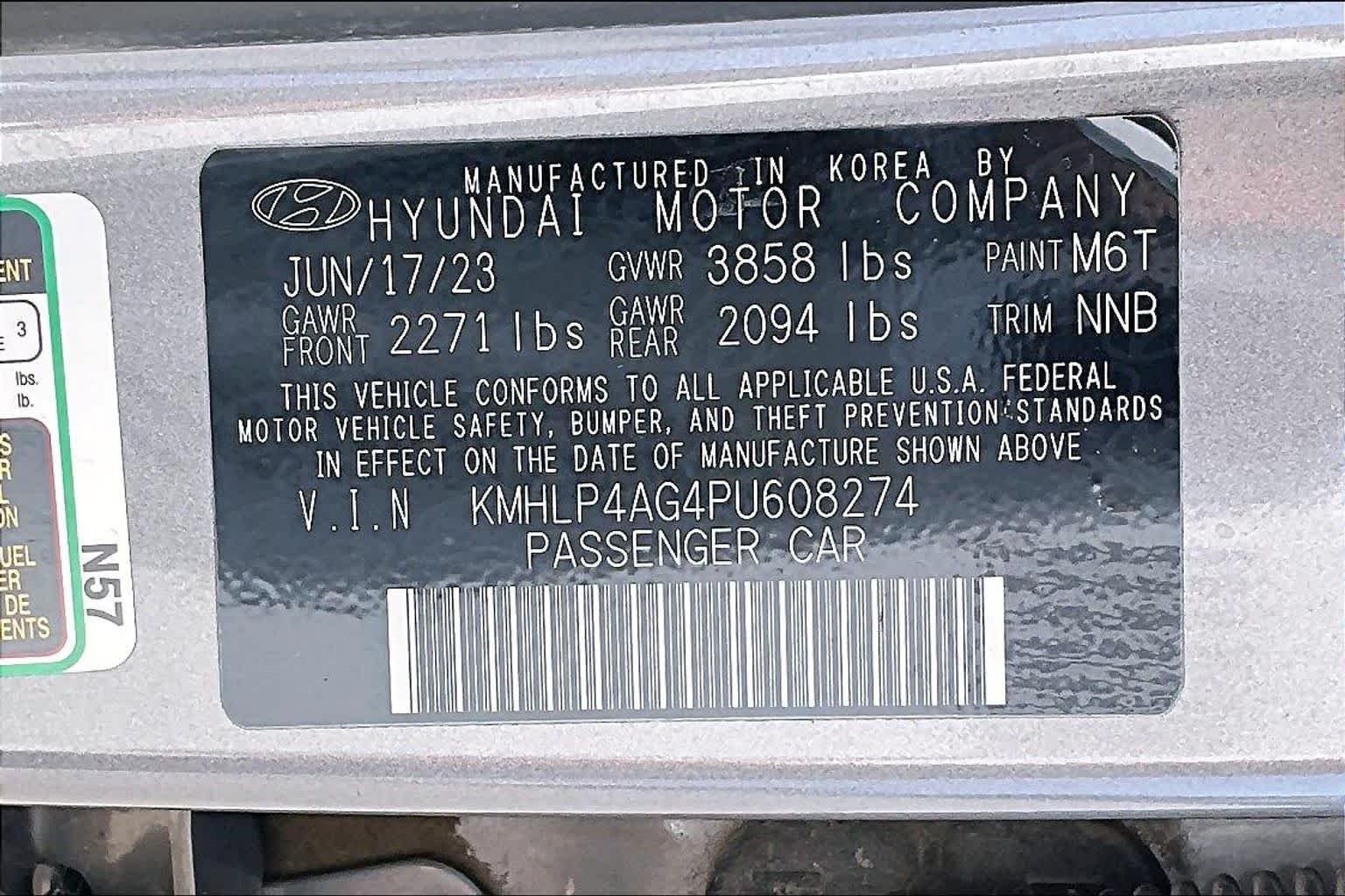 Used 2023 Fluid Metal Hyundai Limited image 35