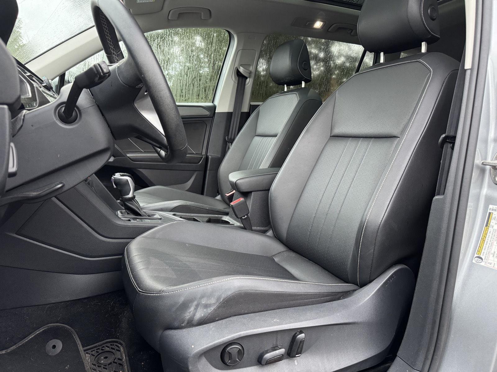 Used 2023 Pyrite Silver Metallic Volkswagen SE image 3