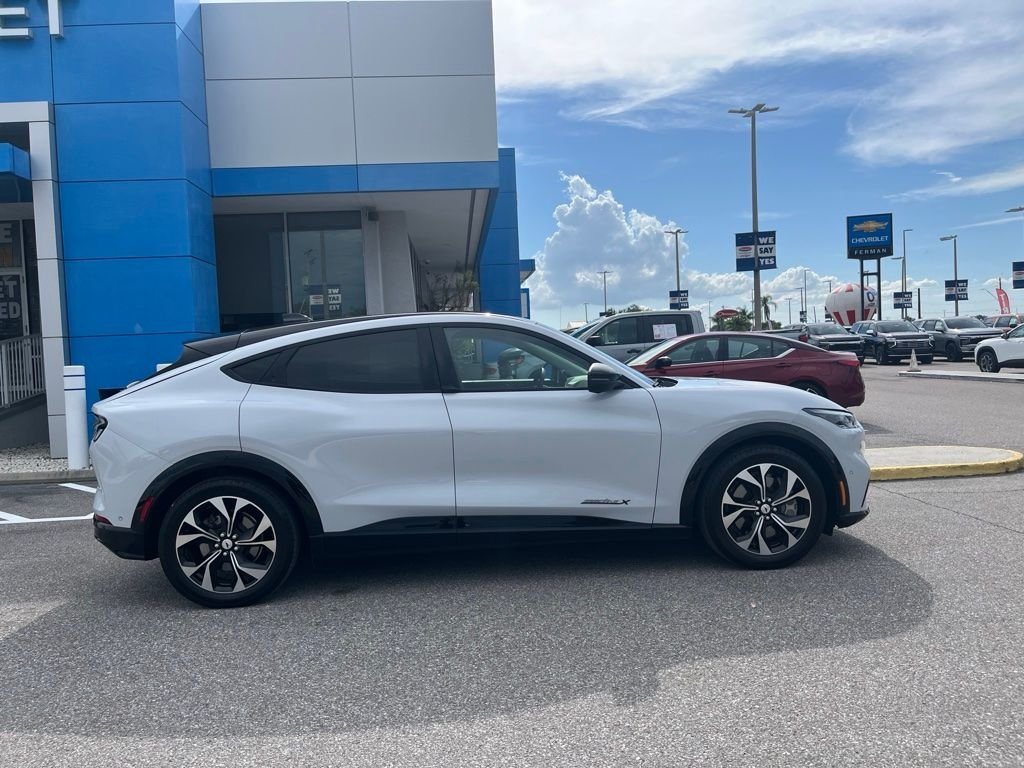 Used 2022 White Ford Premium image 4