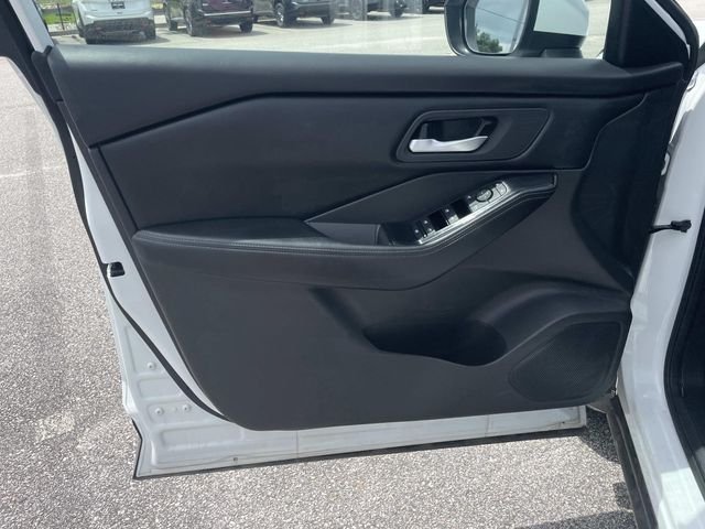 Used 2025 White Nissan SV image 16