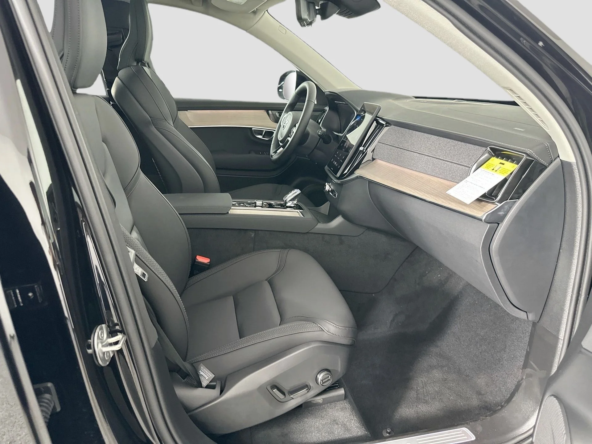 2026 Volvo XC90 Plus - Photo 26
