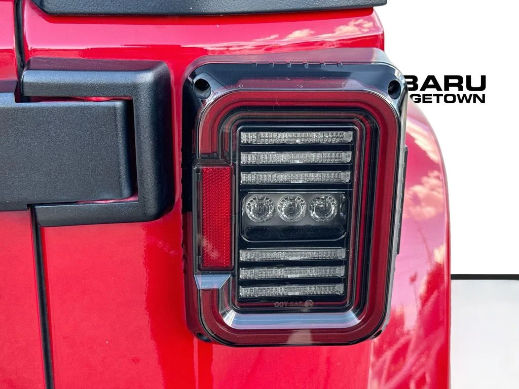Used 2011 Red Jeep Sahara image 27
