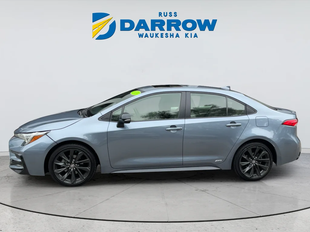 Used 2023  Toyota SE image 2