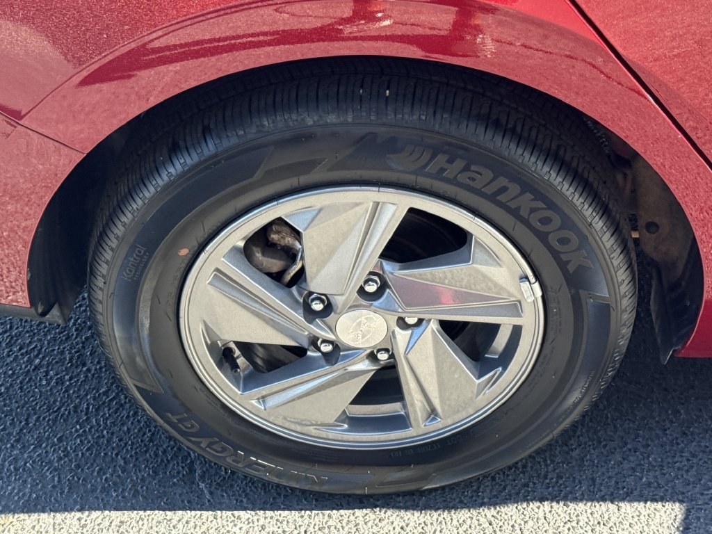 Used 2025 Red Hyundai SE image 17