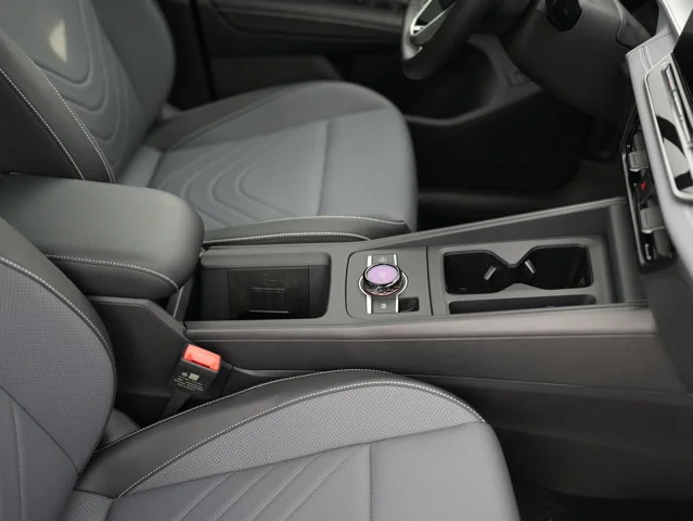 2026 Volkswagen Tiguan SE - Photo 17