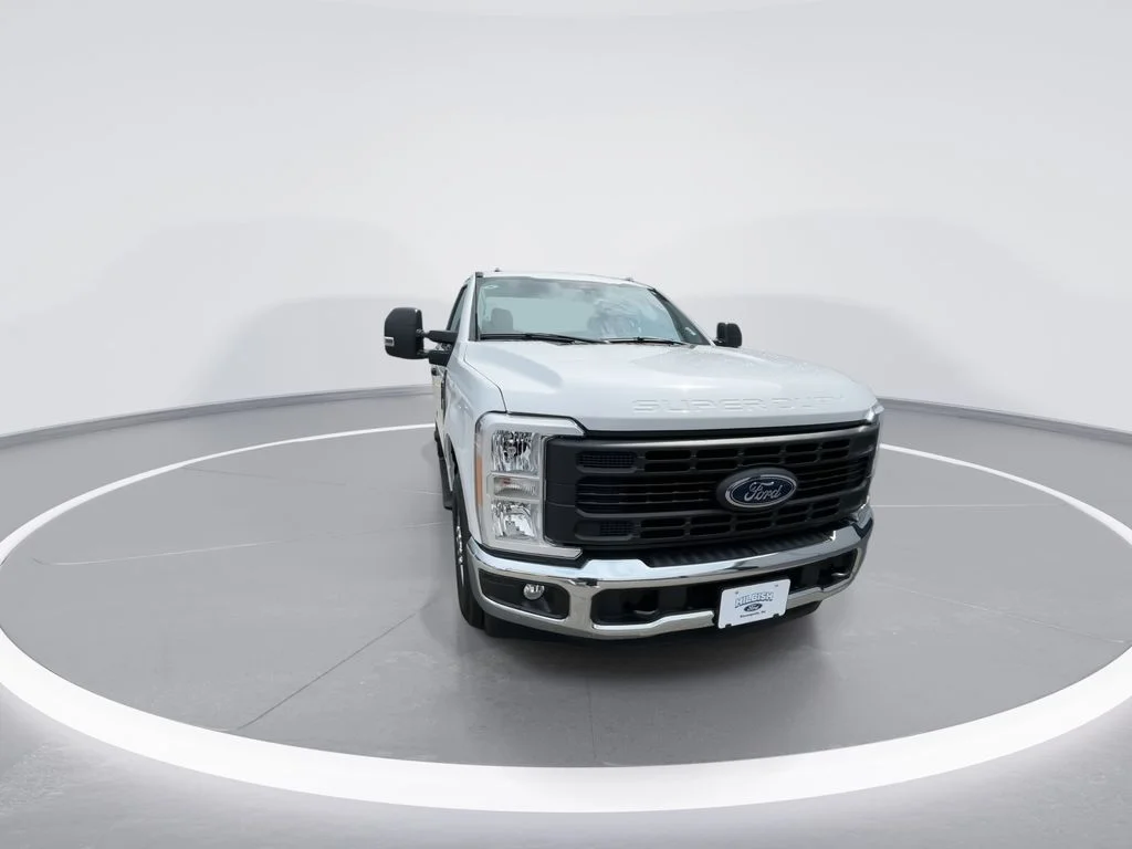 Used 2023 White Ford XL image 3