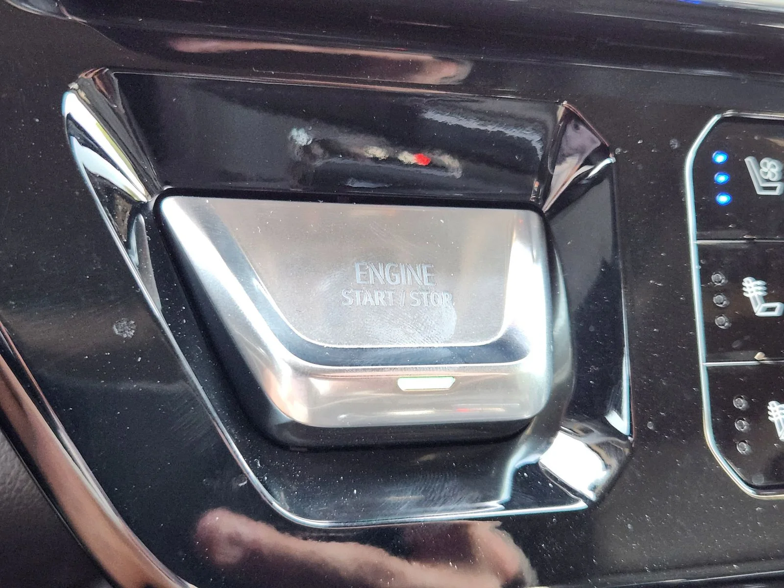 Used 2024 Silver GMC Denali image 20
