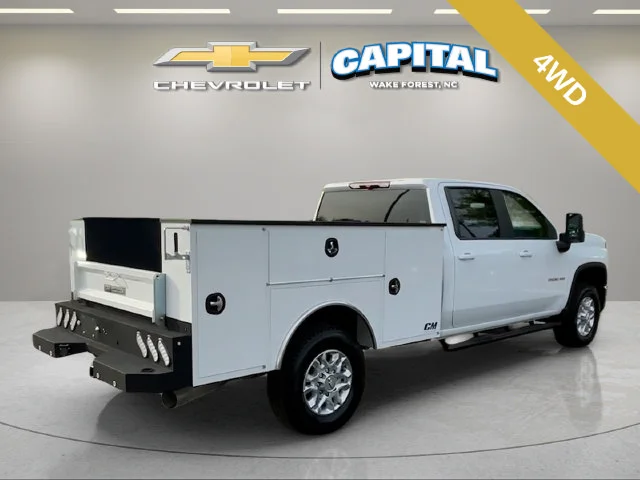 Used 2025 White Chevrolet LT image 7