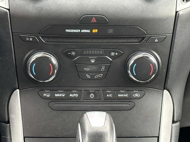 Used 2018 Black Ford SEL image 19