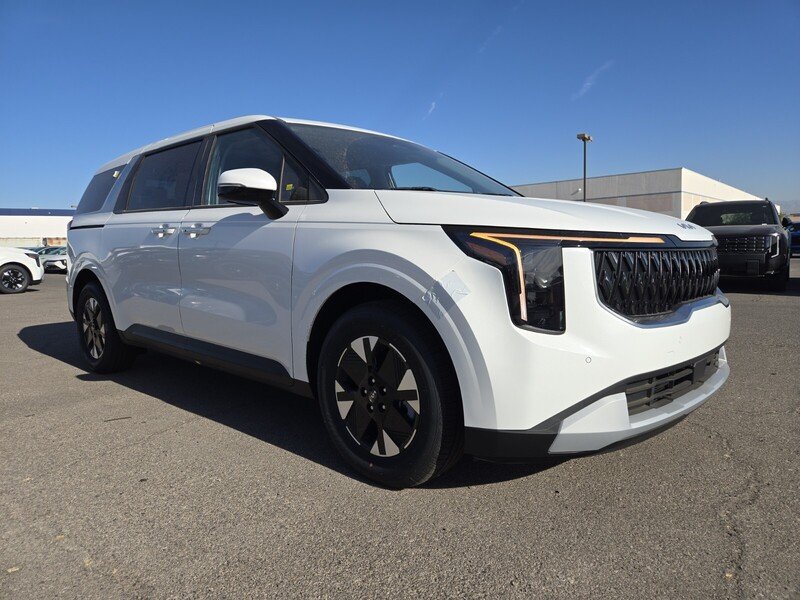 New 2026 Snow White Pearl Kia LXS image 2
