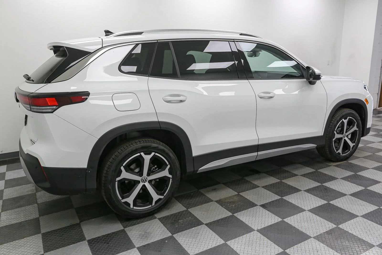 New 2026 Pure White Volkswagen SE image 8