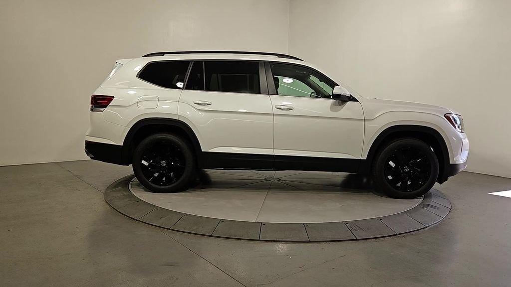 New 2026 White/off-white Volkswagen SE w/Technology image 6