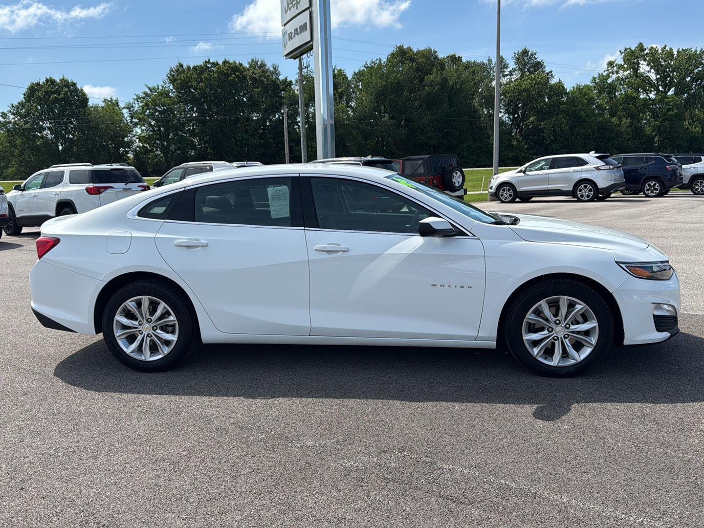 Used 2024 Summit White Chevrolet LT image 8