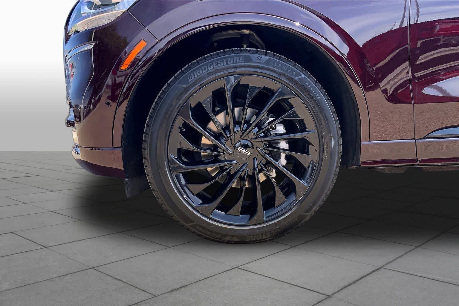 Used 2023 Diamond Red Lincoln Black Label image 11