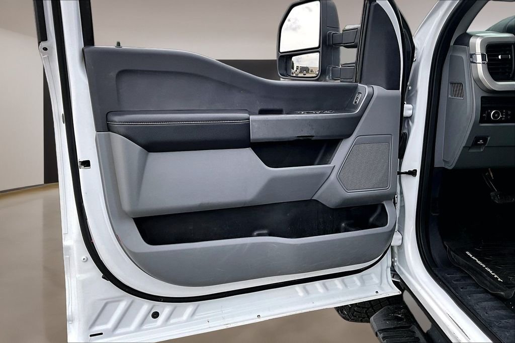 Used 2023 White Ford XLT image 18