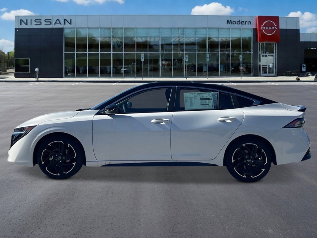 New 2026 Aspen White Tricoat/Super Black Nissan SR image 2