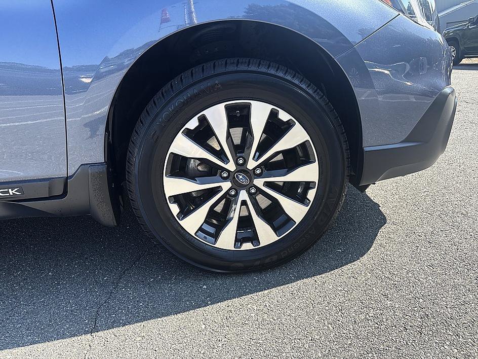 Used 2017 Twilight Blue Metallic Subaru Limited image 11