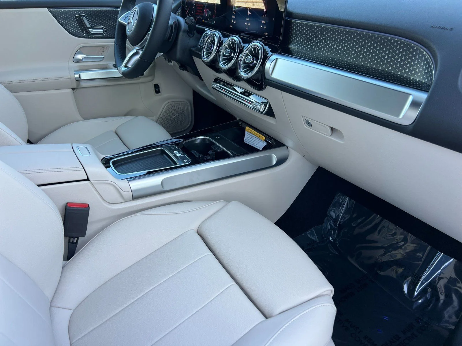 New 2026 White Mercedes-Benz GLB 250 image 19
