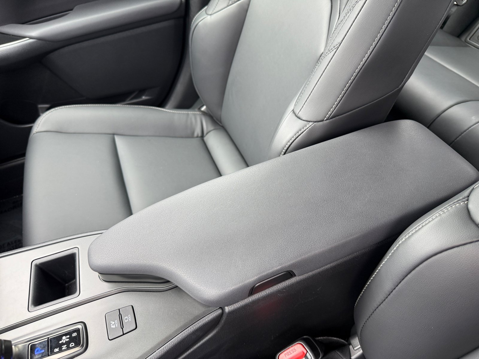 Used 2025 Iridium Lexus 300h image 14