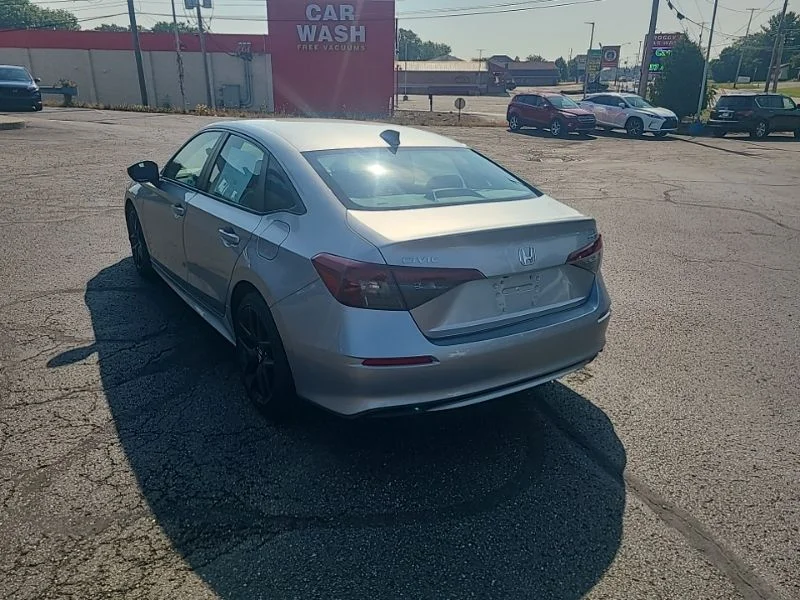 Used 2025  Honda Sport image 4