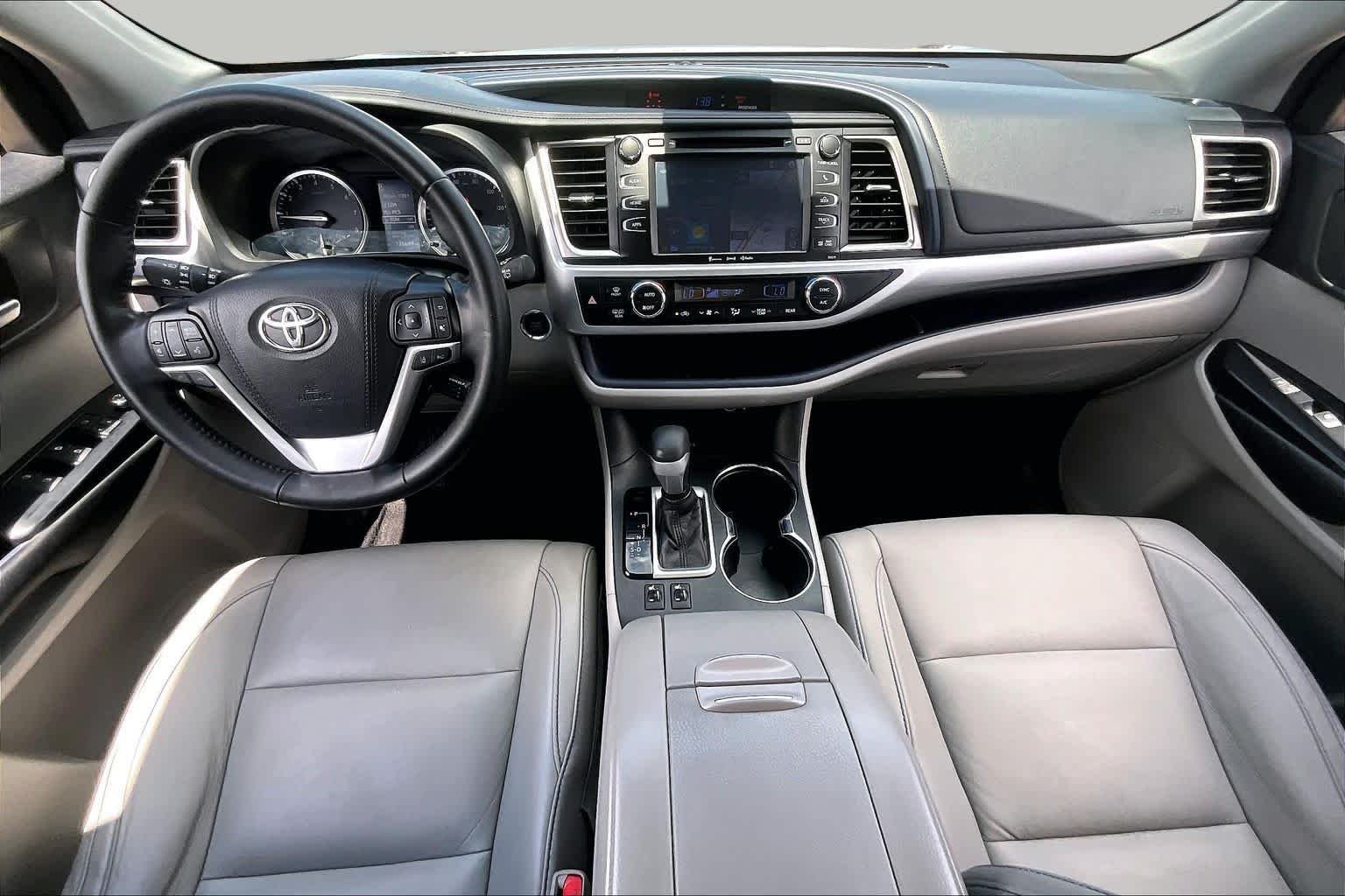 Used 2018 Celestial Silver Metallic Toyota XLE image 16