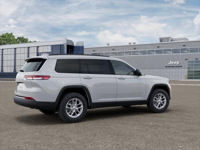 New 2026 Bright White Clear-Coat Exterior Paint Jeep Laredo X image 2