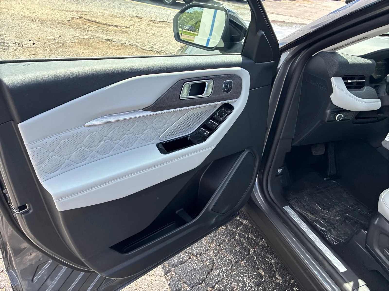 New 2026 Carbonized Gray Metallic Ford Platinum™ image 19