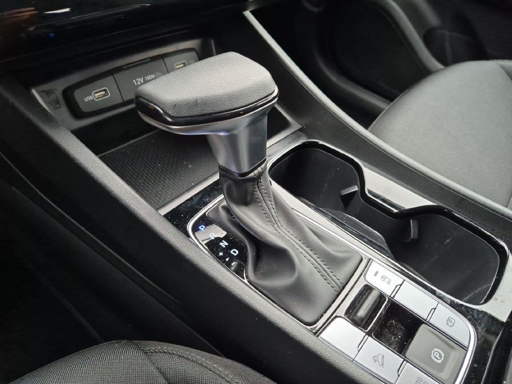 Used 2024 Silver Hyundai SE image 21