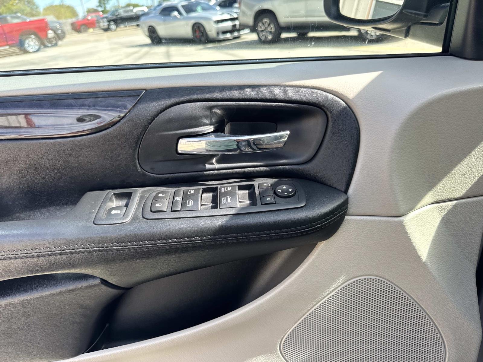Used 2017 Silver Dodge SE image 20