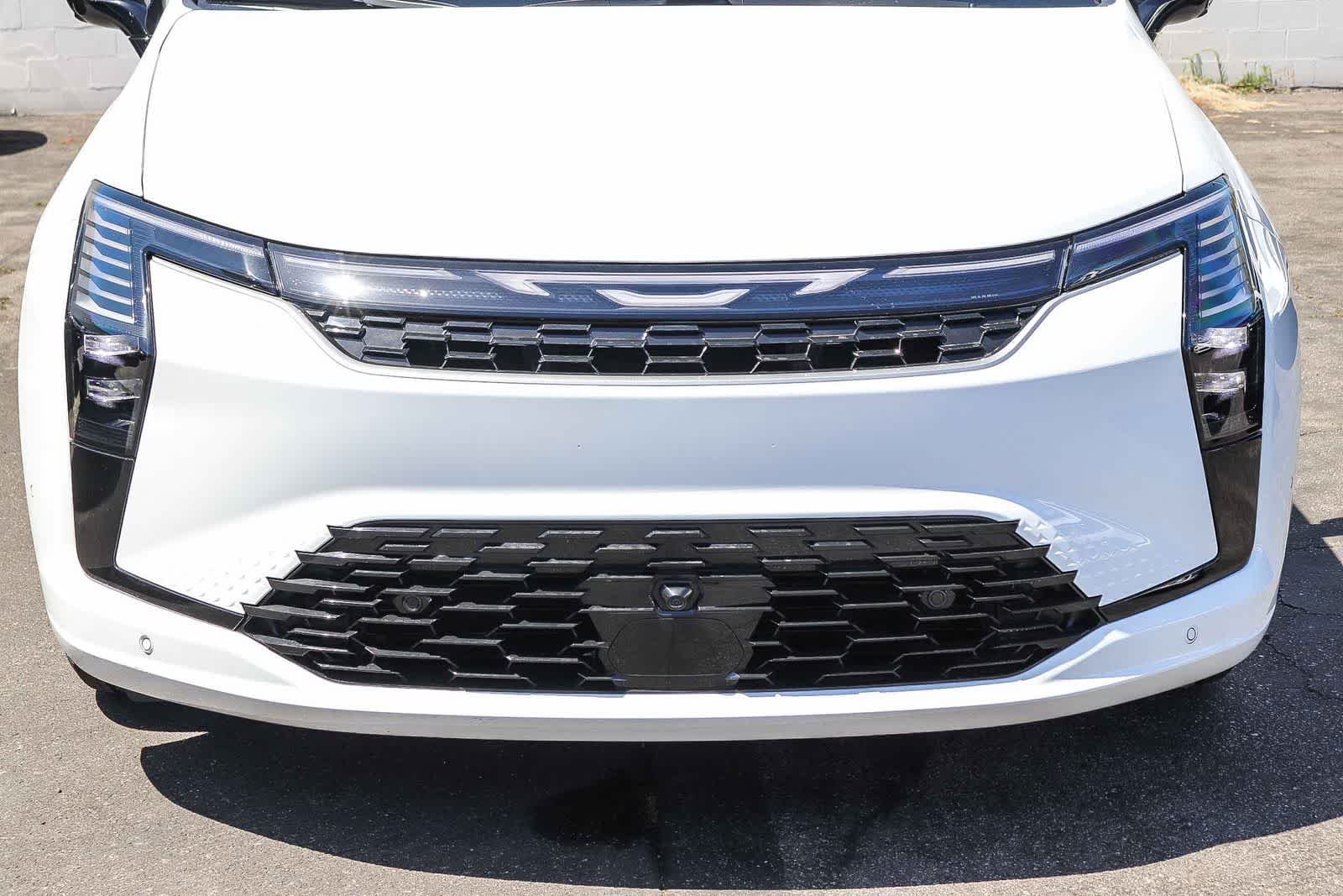 New 2027 Bright White Clear-Coat Exterior Paint Chrysler Select image 9